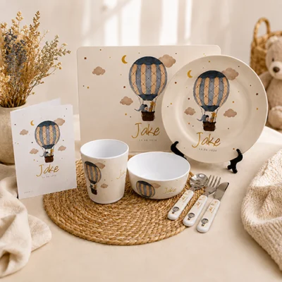 kraamcadeau met naam servies